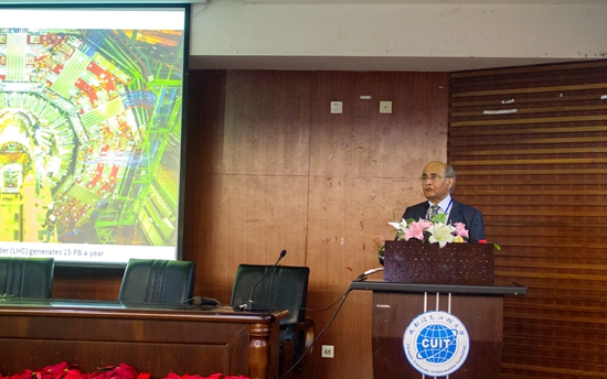 Tariq S Durrani����������